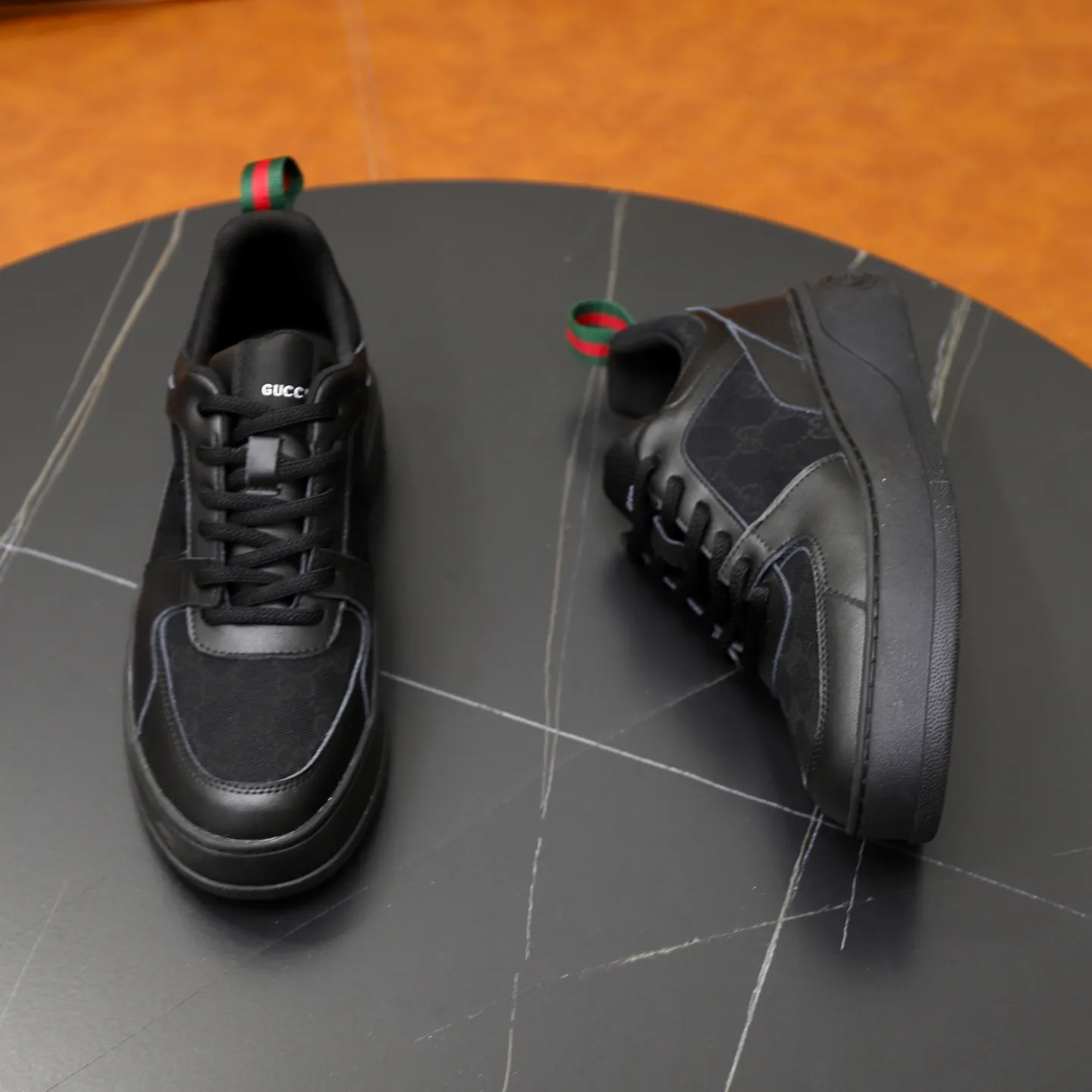Ex-factory price: 420💰🙅‍♂️🙅‍♂️🙅‍♂️ Brand: GUCCI Standard code: 38-44 (45 customized) Grade: Same as the official website Material: Original cowhide material spliced with brand cloth Comfortable and breathable lining Lightweight and wear-resistant sports outsole Style category: Men's fashion casual shoes Running sports shoes Distinguished luxury brand elements Top luxury color: actual picture color